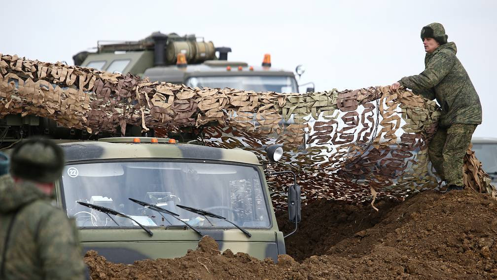 Русия демонстрира военна мощ с големи военни маневри в Крим