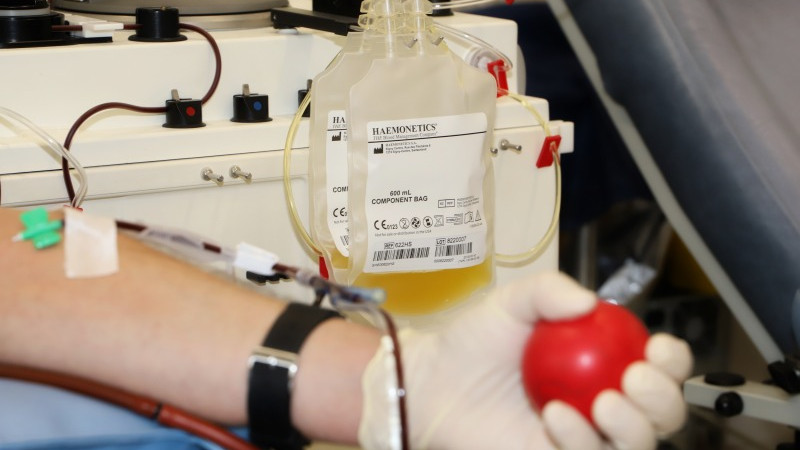 Военни даряват кръвна плазма за лечение на COVID-19