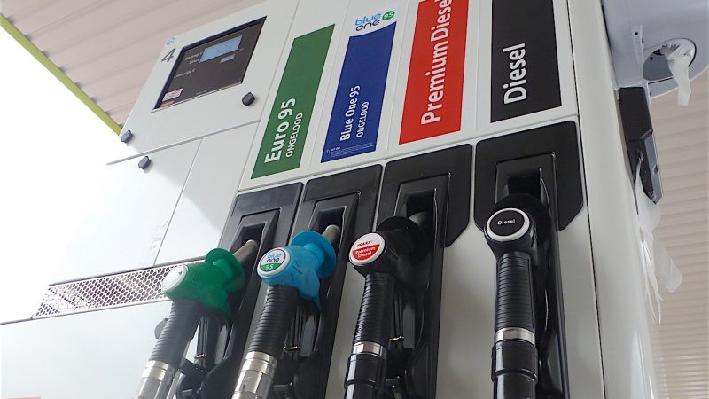 Отстъпки за всички видове горива ще правят бензиностанциите във Франция