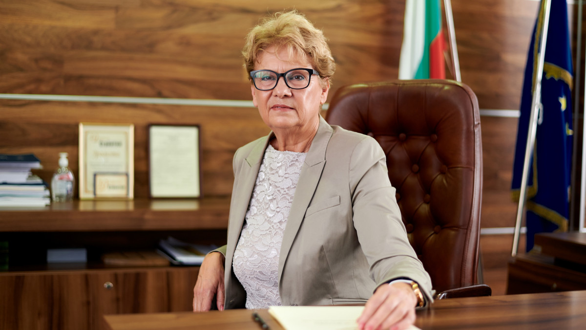 Министър Комитова изиска проверка за участъка от АМ "Струма" в района на катастрофата