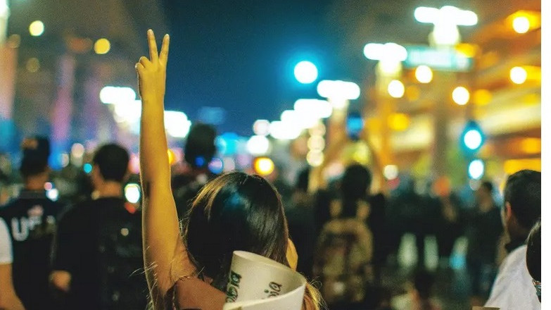 Прогнозират протести и политически събития чрез съобщения в социалните мрежи