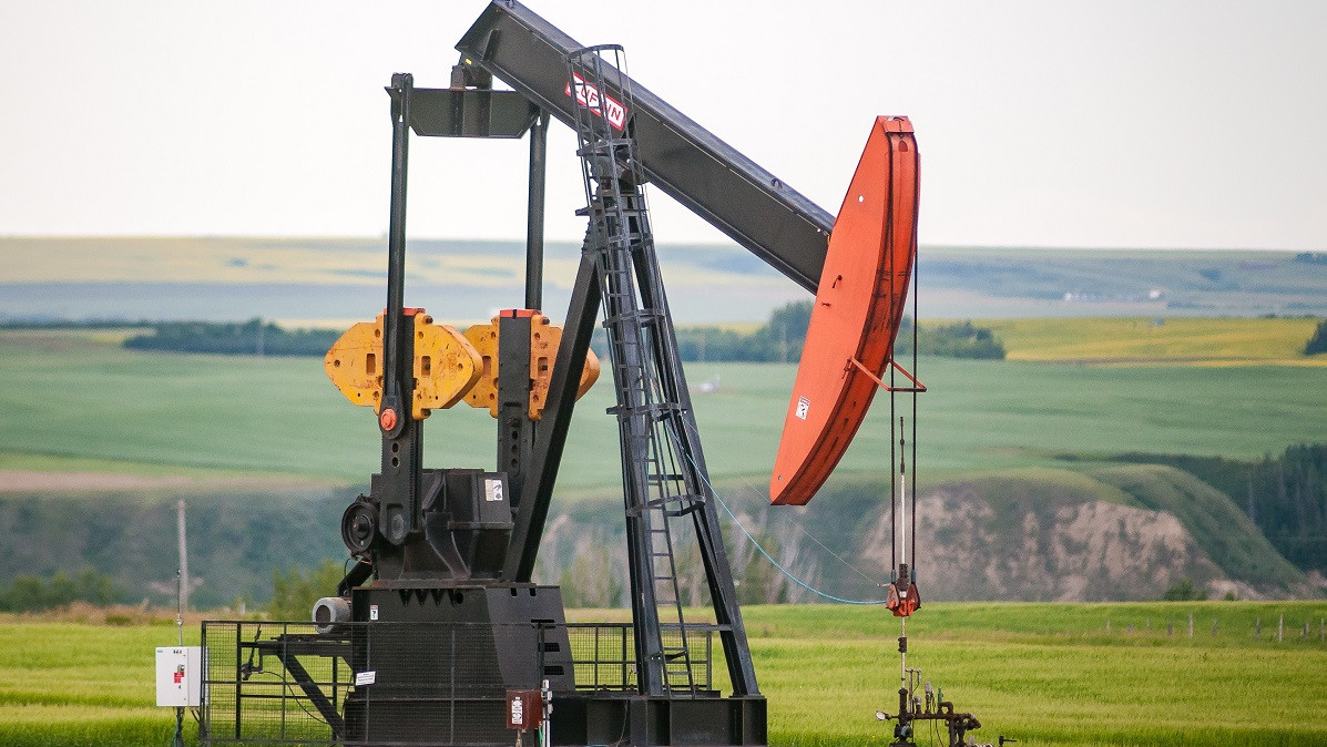 Цената на петрола спадна на фона на очакваните месечни отчети на МЕА и ОПЕК