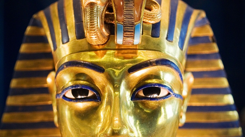 Научни спорове около златната маска на Тутанкамон