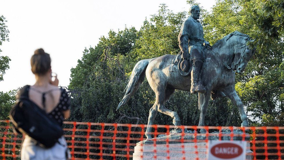 Променя ли се историята със заличаването на паметниците