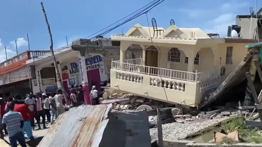 Мощно земетресение с магнитуд 7,2 по Рихтер удари Хаити