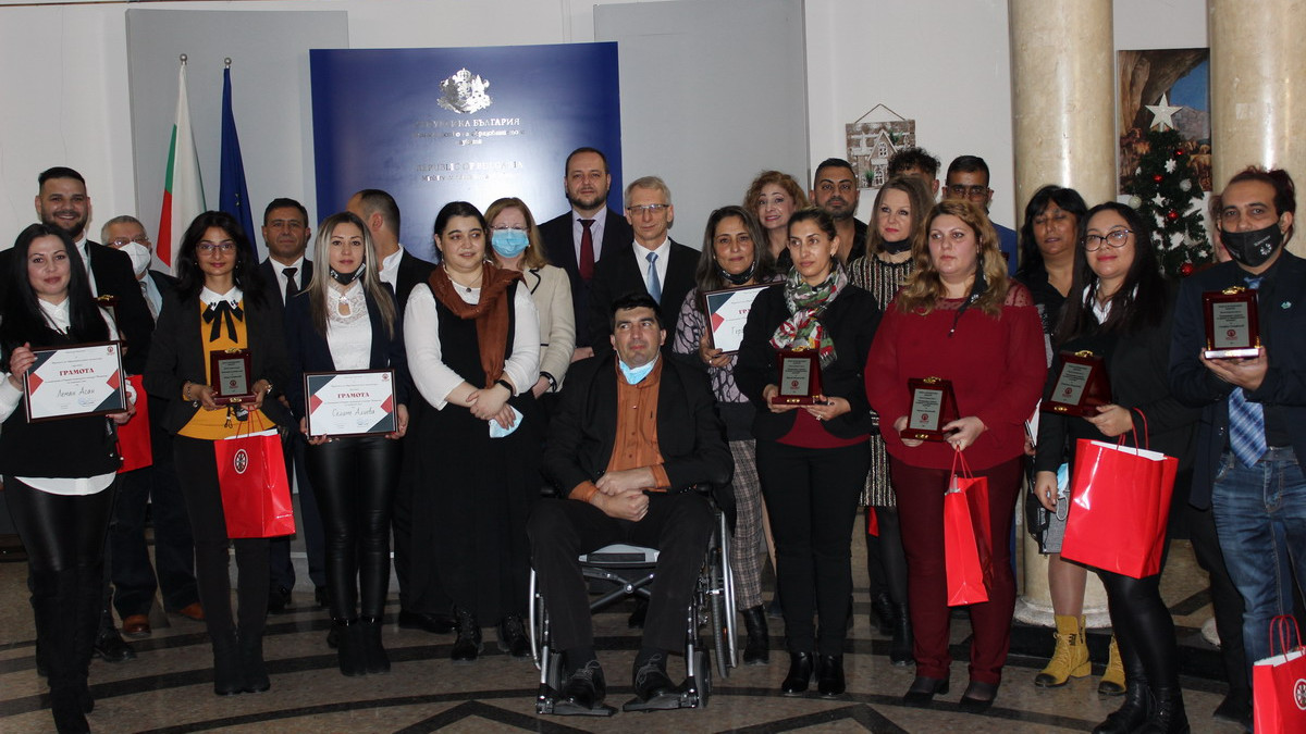 Връчиха награди на образователни медиатори в ромската общност