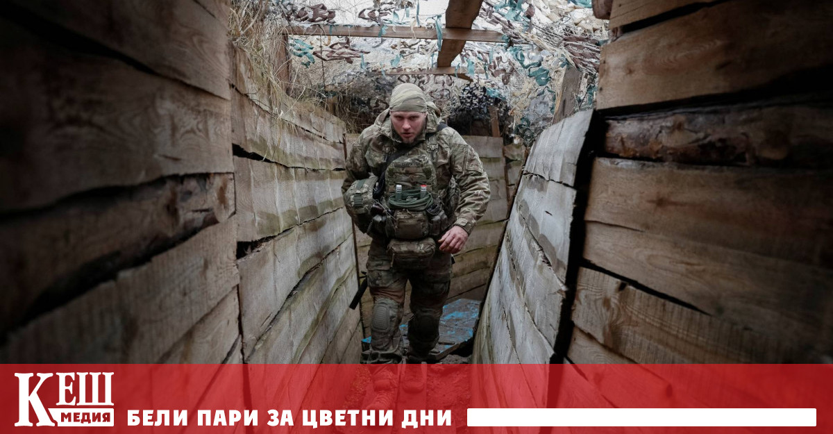 Окопи покрити със сняг сажди и мръсотия Войниците търсят сигнал