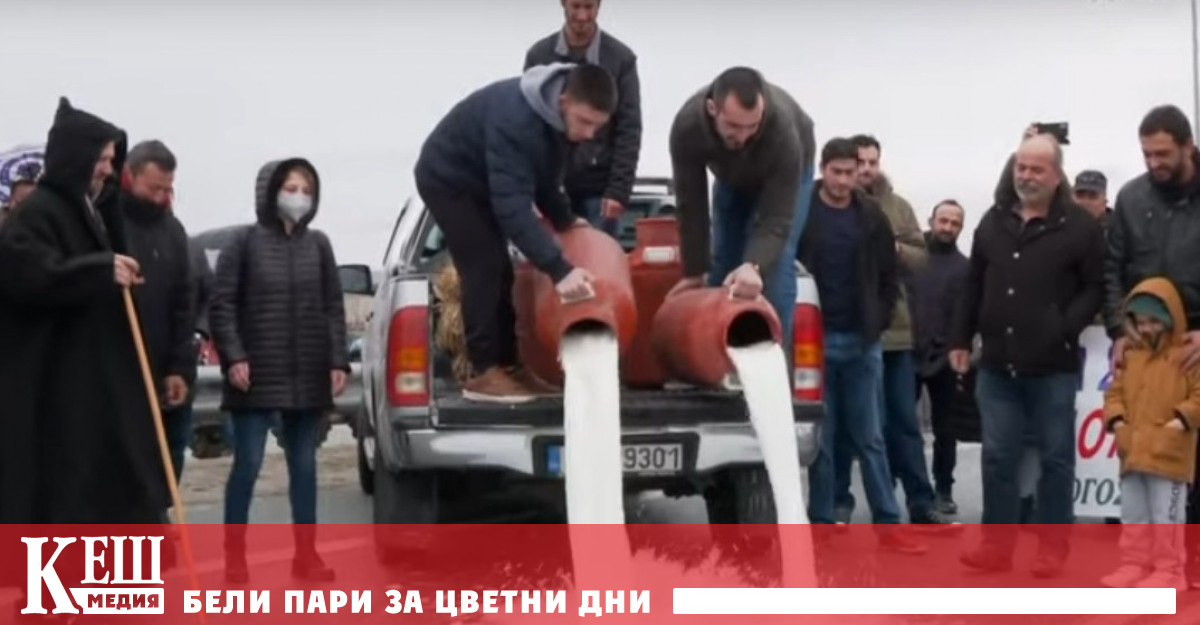 В неделя гръцки фермери блокираха главната магистрала на изхода на