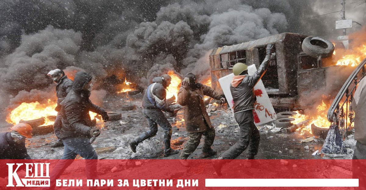 Продължават бомбените атаки в обсаденото южно пристанище Мариупол където според