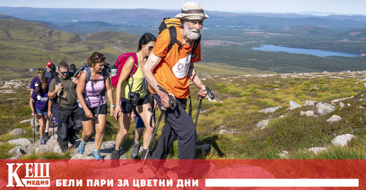 Вчера побелелият алпинист беше посрещнат с гайди и почетен шпалир