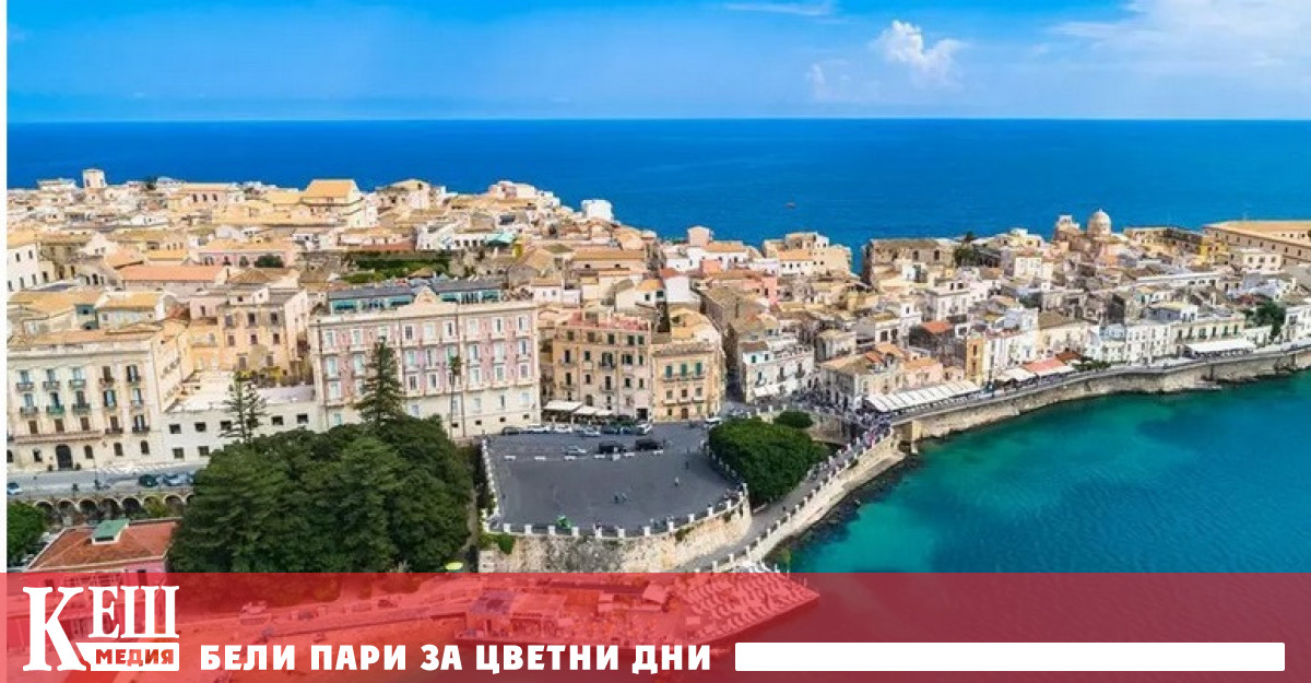 Месинският проток разделя Сицилия от Апенинския полуостров При това минималната