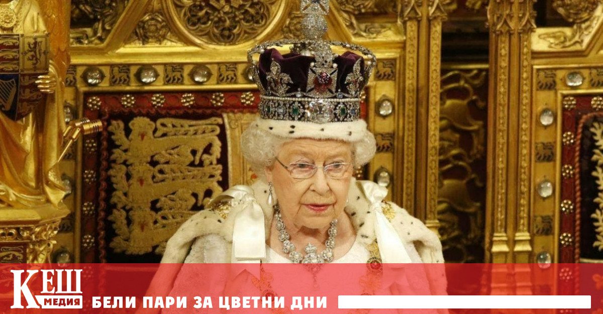 Изданието отбелязва че Елизабет II притежава няколко дворци и имения