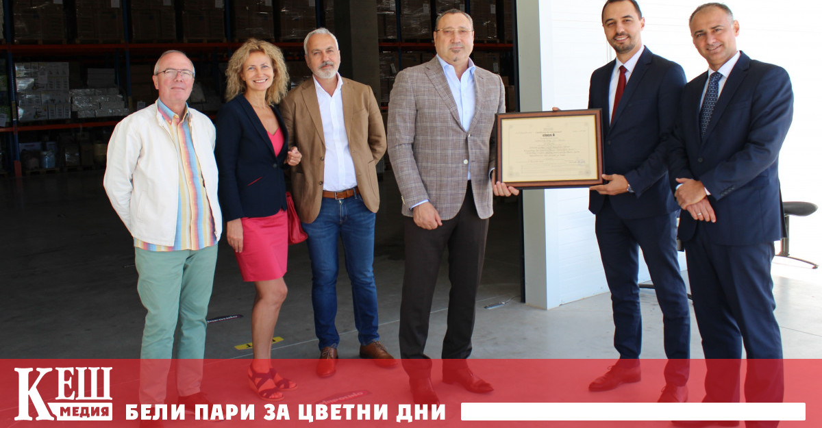 Заместник министърът на иновациите и растежа Стефан Савов връчи т клас