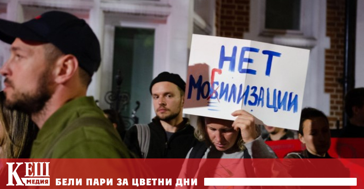 Според съобщениятя преди да стреля няколко пъти във военния стрелецът