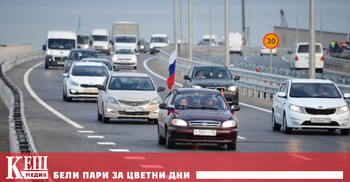 Движението по е възобновено сега мостът е отворен за леки