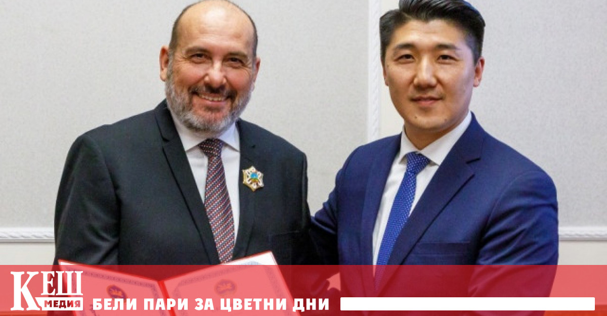 Президентът на Монголия Ухнаагийн Хурелсух награди директора на Пражкия зоопарк