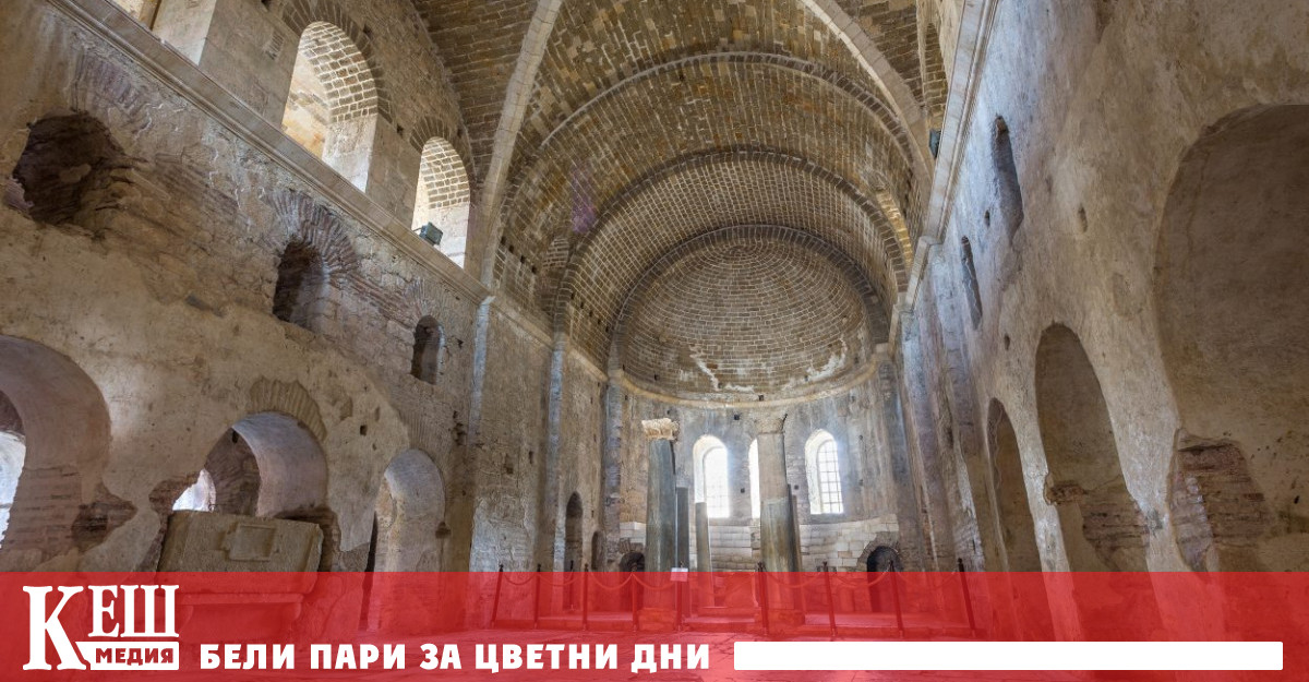 Свети Николай или Свети Никола е раннохристиянски епископ от гръцки