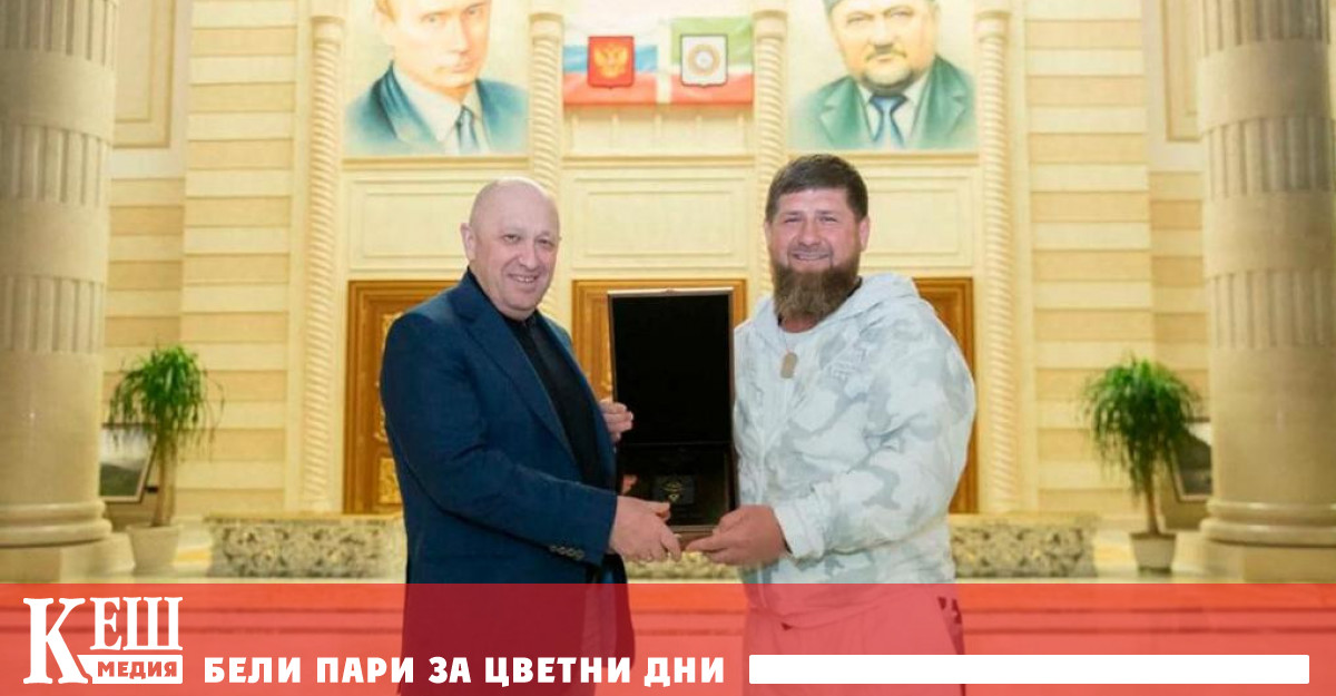 Позовавайки се на неназовани елитни бизнесмени политици и държавни служители