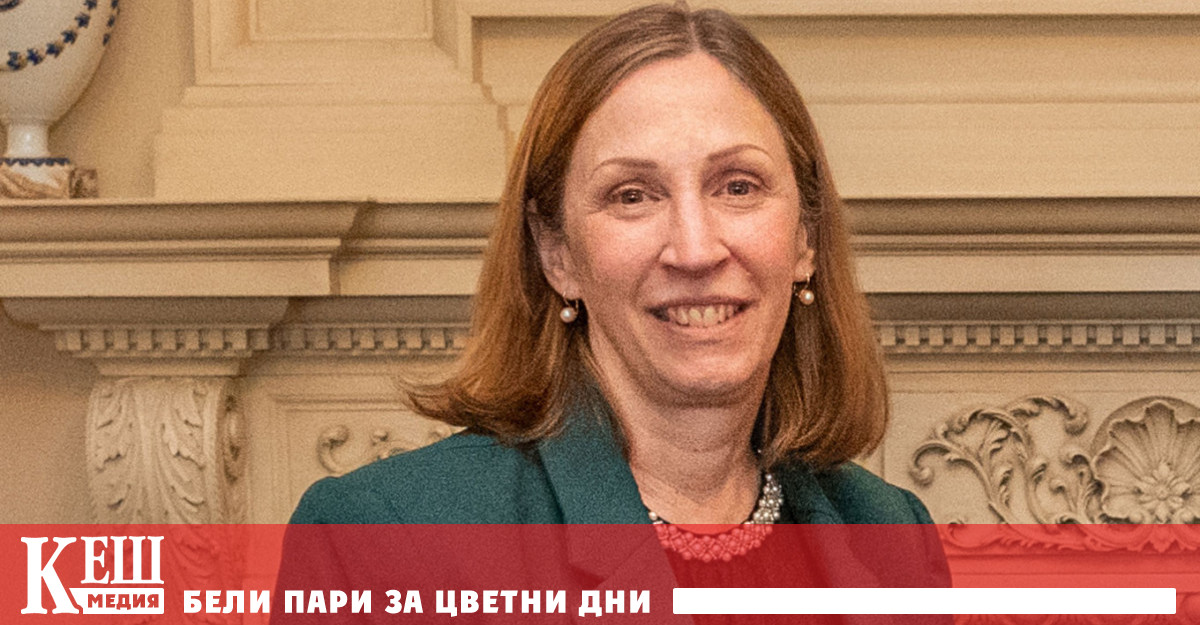 Кариерата ѝ включва работа в американските дипломатически мисии в Казахстан