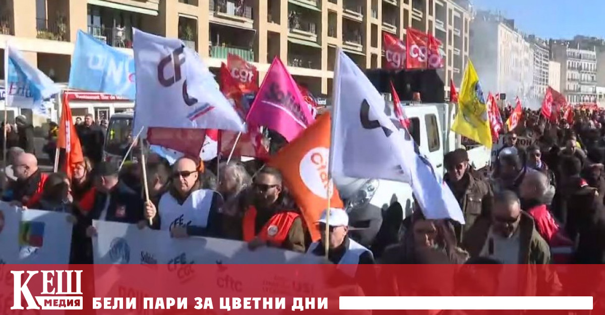 Стотици хиляди хора излязоха по улиците на Франция в страната