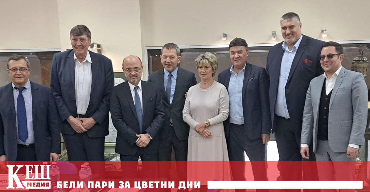 Чрез фонд мениджърите на Фонда на фондовете който е в системата