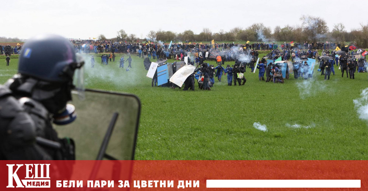 Според местната прокуратура, в селскостопанския район Sainte-Soline в Западна Франция