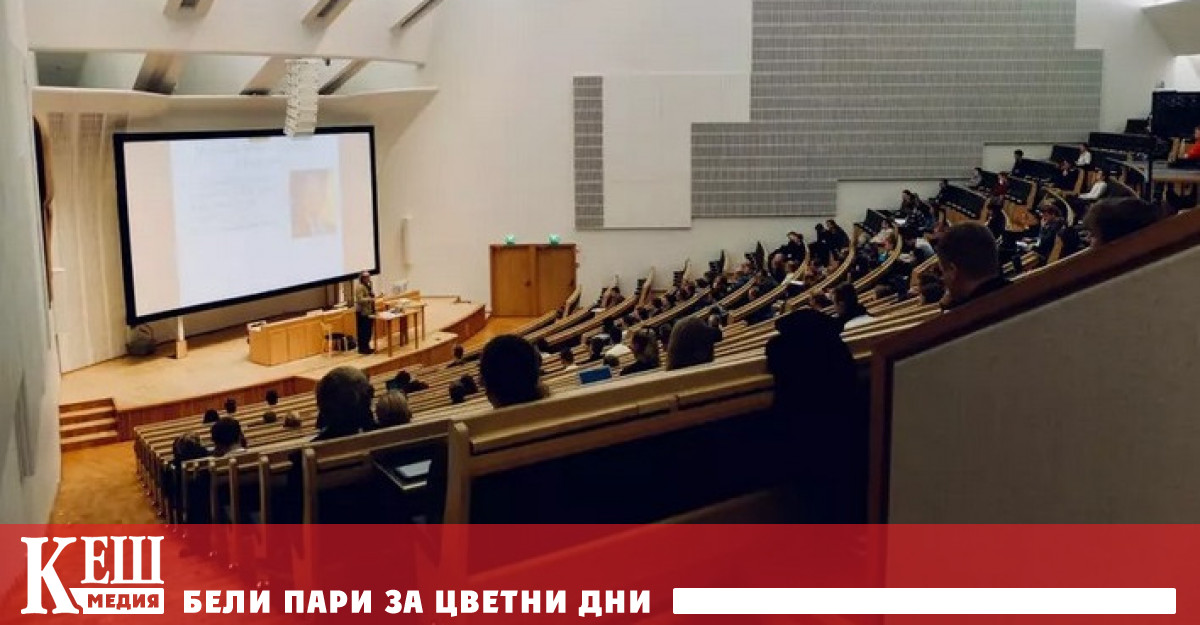 Професор Стивън Добсън декан на Факултета по образование и изкуства