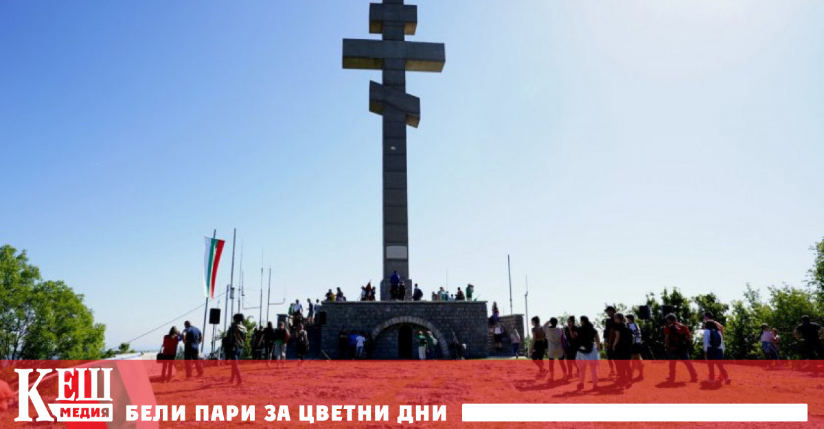 Пред паметниците на падналите за независимостта на България, ще се