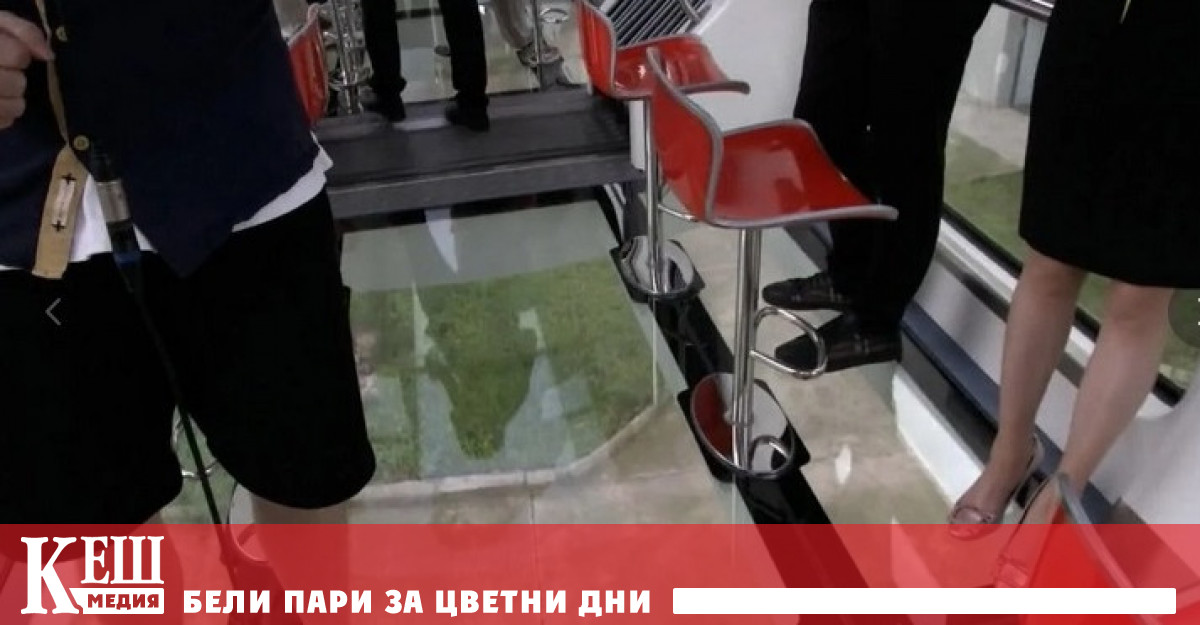 Този безпилотен влак се движи по монорелса между планините Джуфън