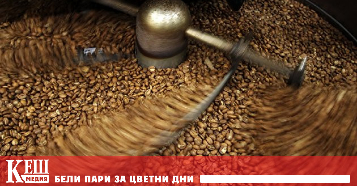 Стотици хиляди тонове какао и кафе съхранявани в складовете на