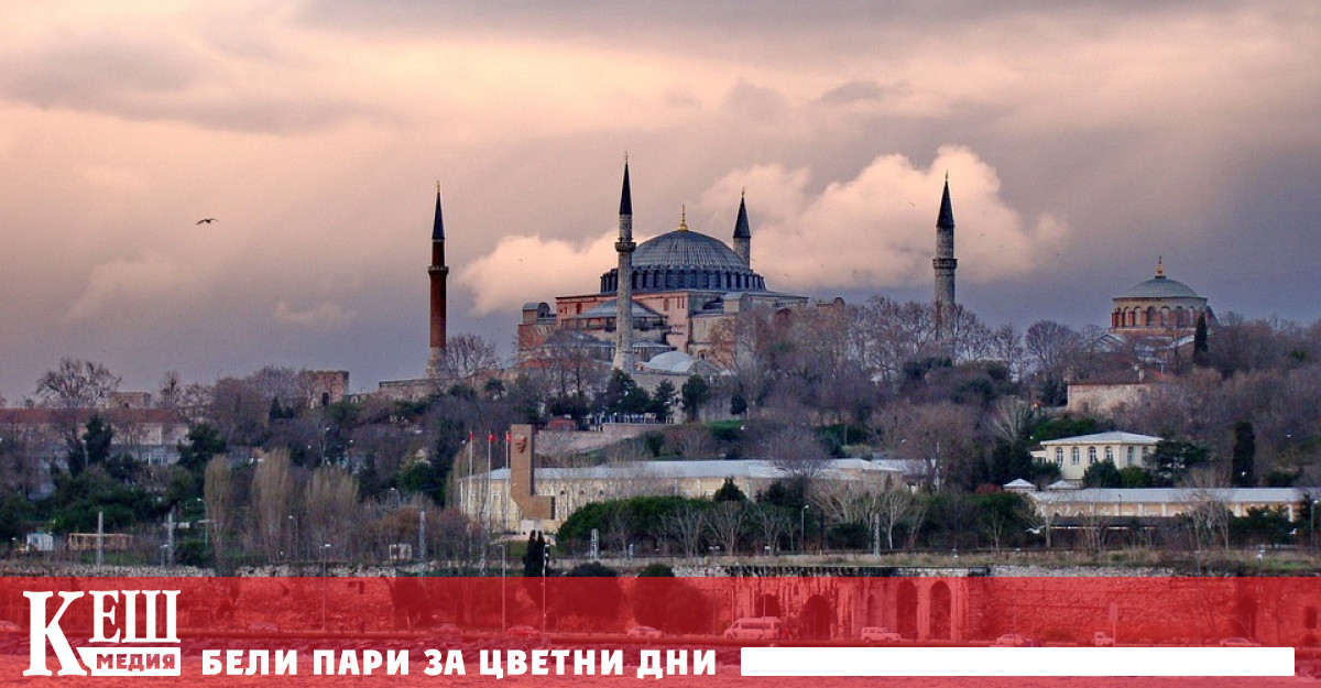 Транзитът на плавателни съдове през Босфора е спрян в двете