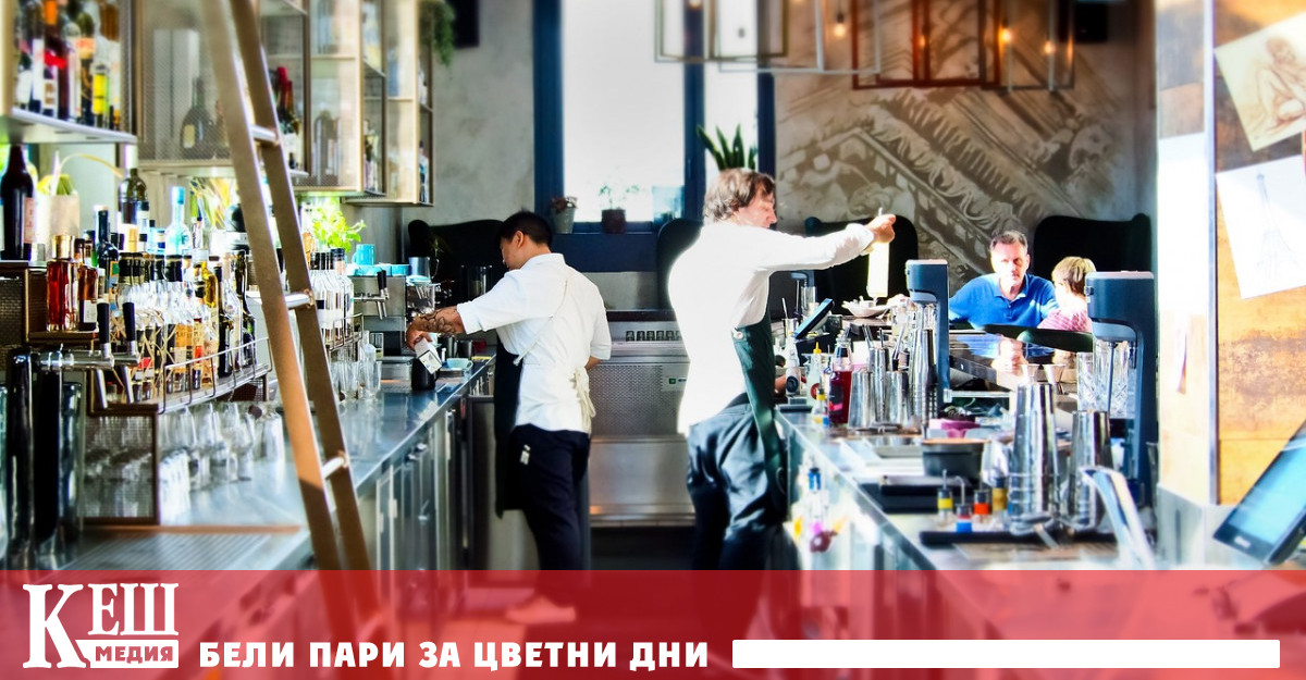 Барманите са комбинация от миксолог сервитьор медицинска сестра портиер и