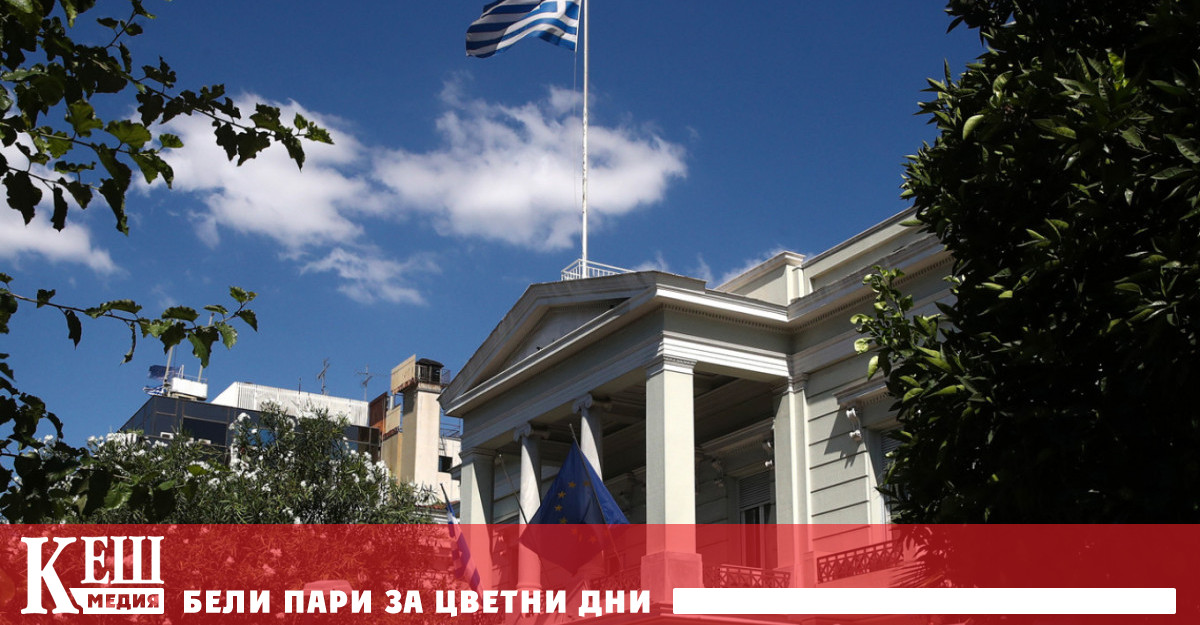 От РИА Новости припомнят че миналата година акредитацията е била