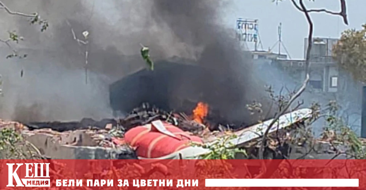 Индийският новинарски портал ABP съобщи в четвъртък че пътнически самолет