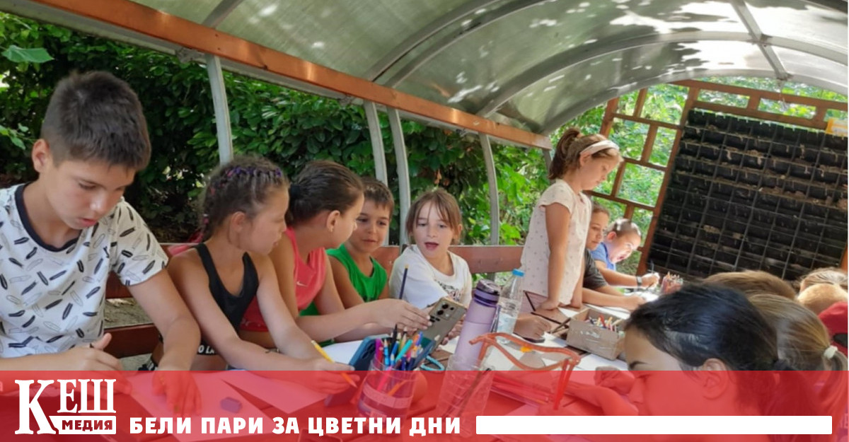 Смях игри и щастливи гласове огласиха парковете и улиците във