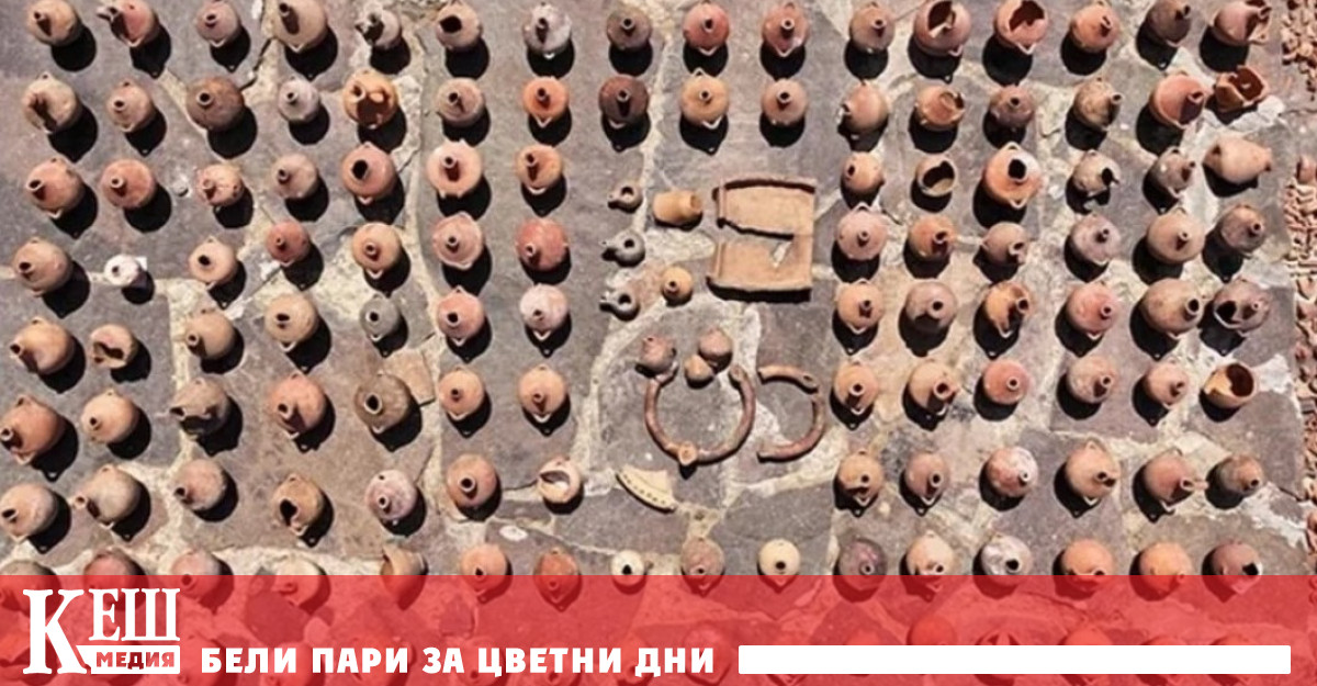 В западната част на Турция археолози са открили около 3000