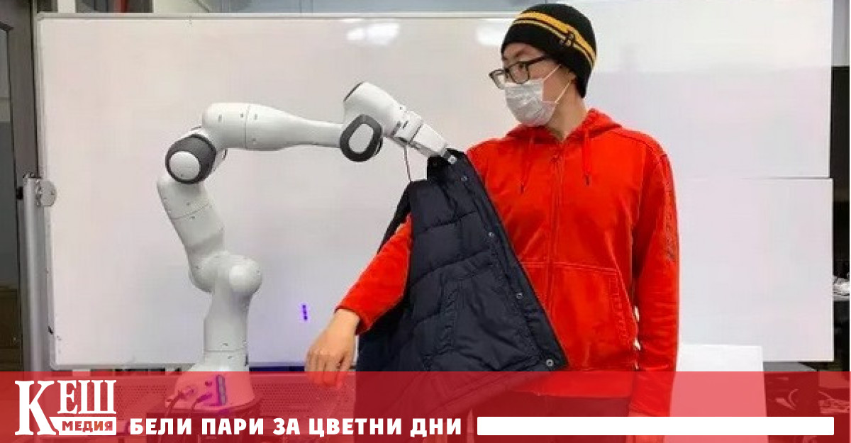Създадоха робот, който помага на човек да се облече