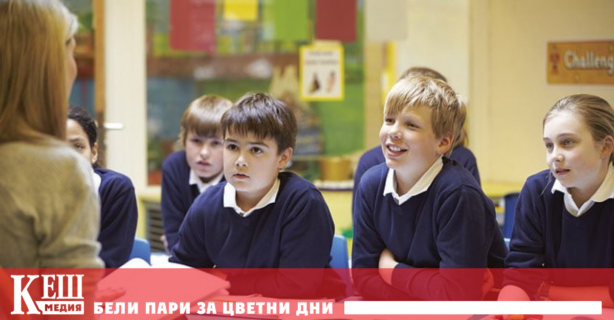 В Гърция планират да режат заплати и да отстраняват от работа неваксинираните педагози