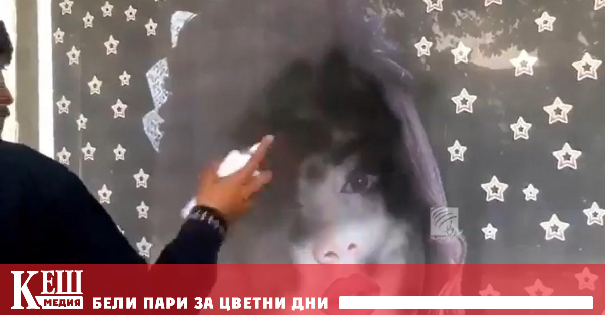 В Кабул премахват снимките на жени по витрините