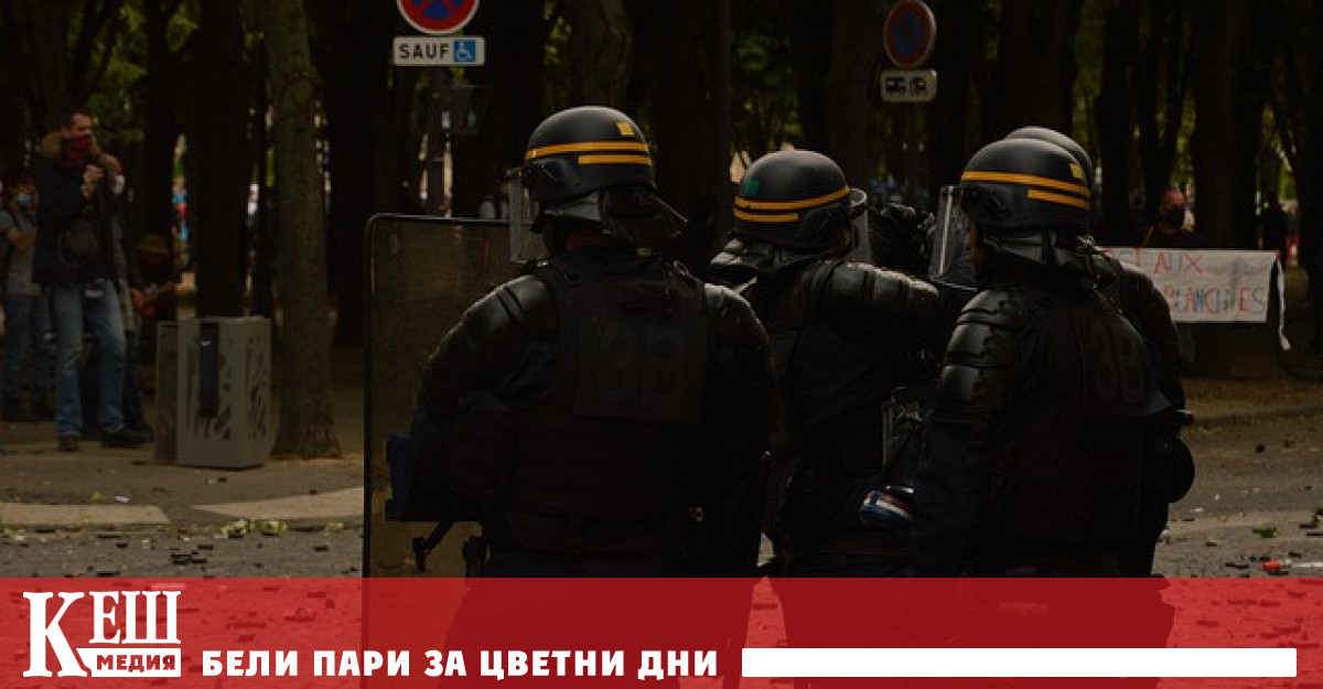 Водни оръдия и сълзотворен газ срещу протестиращите в Любляна
