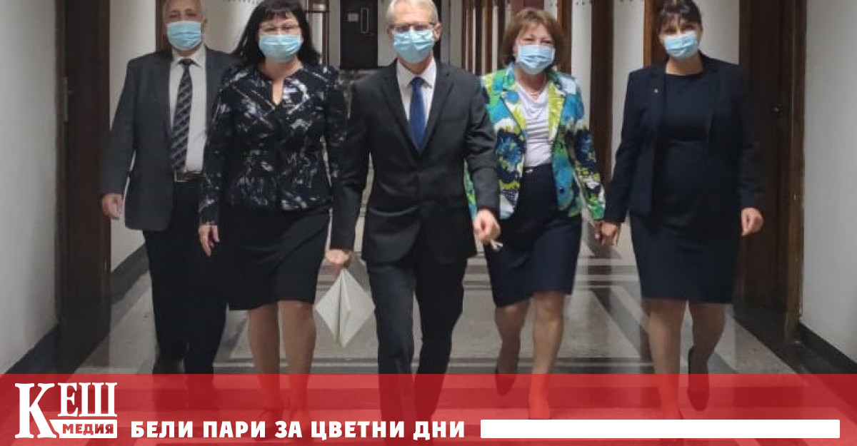 Денков би подкрепил зелен сертификат, но не и задължителна ваксинация за учителите