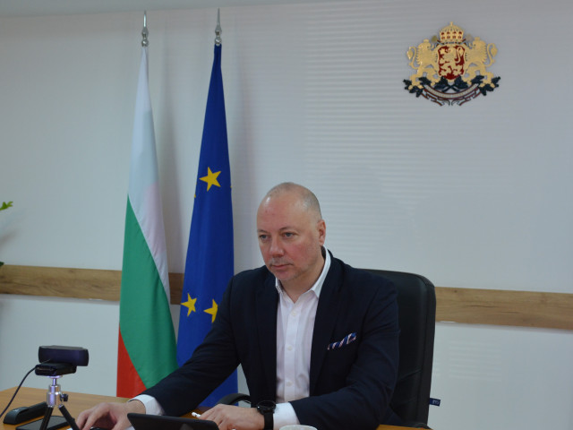 Министър Желязков призова ЕК за защита на транспортния трафик