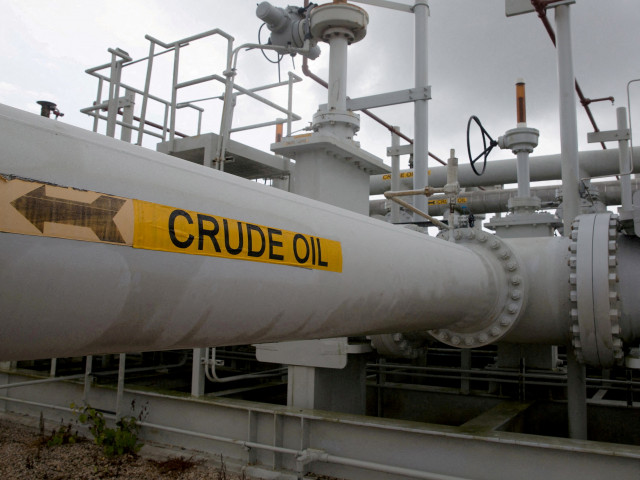 Спад в цените на петрола след новината, че САЩ освобождават огромни резерви