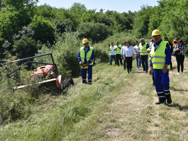 Осем робота вече чистят язовирите в България, за да няма наводнения