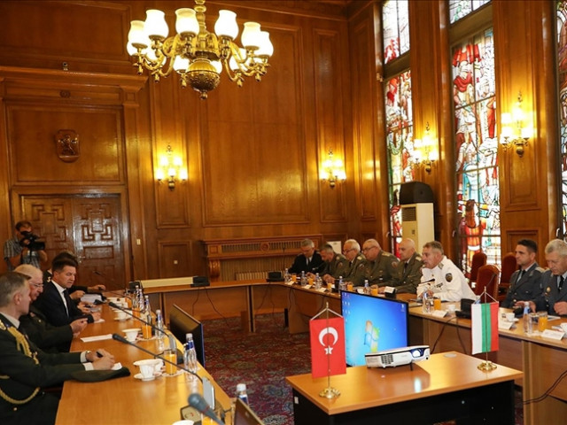 Турция и България обсъдиха въпроси на сътрудничеството в сферата на отбраната
