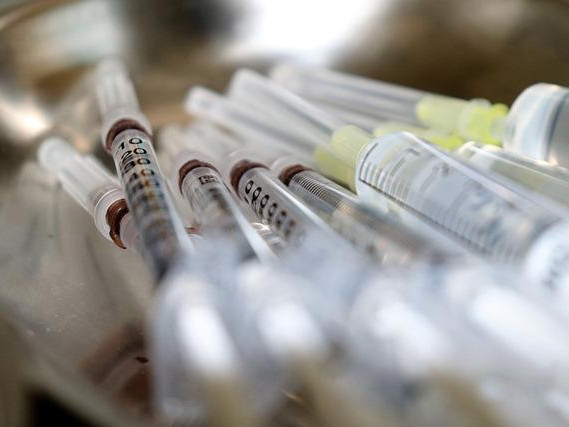Дания първа в света спря кампанията за ваксинация срещу COVID