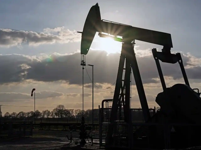 САЩ с нова стъпка срещу петролните приходи на Русия