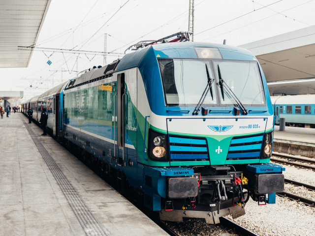 От днес осем влака ще пътуват по-бързо от София до морето