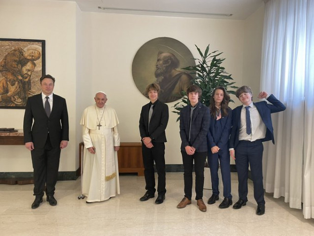 Илон Мъск заведе семейството си при папа Франциск