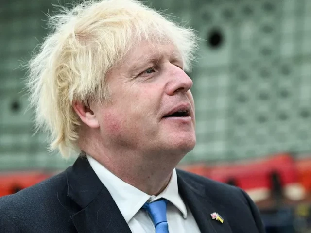 Консерваторите съжаляват за Борис Джонсън, опозицията го обвинява в нов „голям купон”
